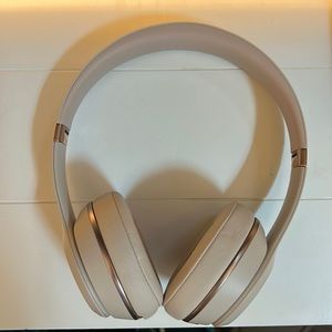 Beats Solo 3 by Dre wireless headphones